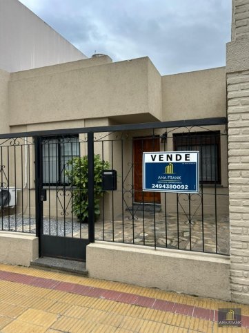 Casa 2 dorm, 10x20m en Tandil — Apta crédito