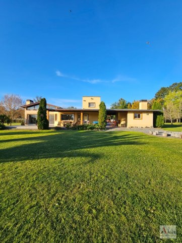 Casa quinta 5 dorm, 318m² con pileta — Reforma Universitaria