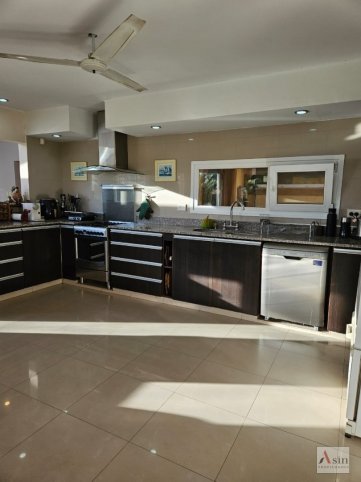Casa quinta 5 dorm, 318m² con pileta — Reforma Universitaria