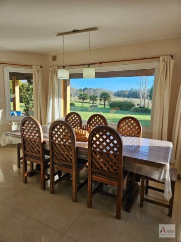 Casa quinta 5 dorm, 318m² con pileta — Reforma Universitaria