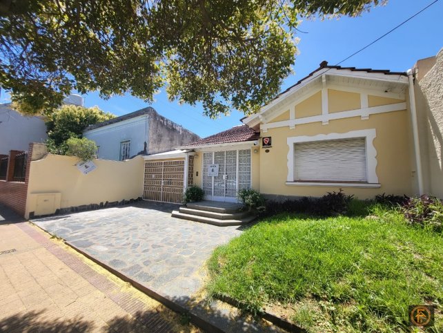 Casa en Venta 5 dorm, 205m² con garage — 14 de Julio 129