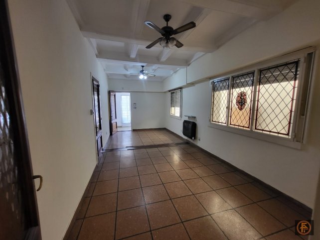 Casa en Venta 5 dorm, 205m² con garage — 14 de Julio 129