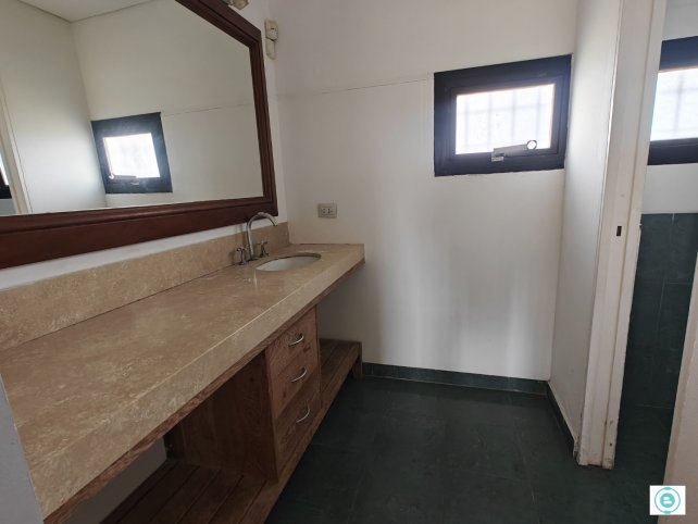 Casa 2 dorm, 200m² en la sierra con piscina