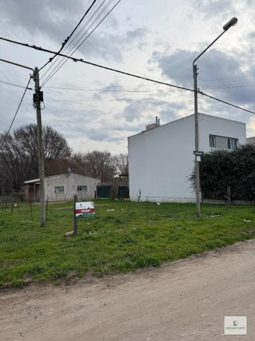 Lote en esquina de 286m² en Los Huesos & Vistalli
