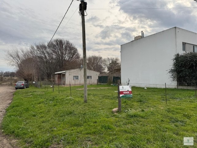 Lote en esquina de 286m² en Los Huesos & Vistalli