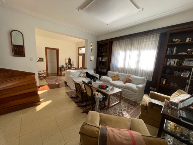 Casa 6 dorm, 400m² en San Martín 800 — Céntrica