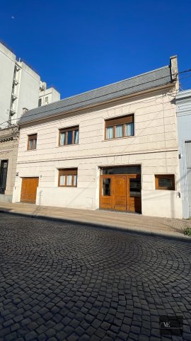Casa 6 dorm, 400m² en San Martín 800 — Céntrica