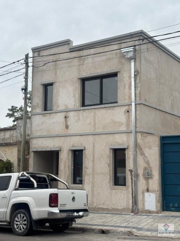 Casa 2 dorm, 98m² a terminar — Liniers