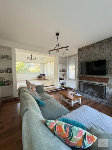 Casa 4 dorm, 300m² en Barrio La Rosa con garage
