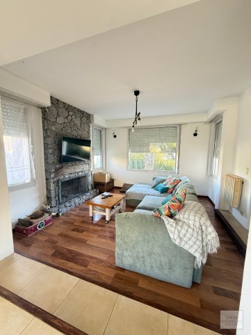 Casa 4 dorm, 300m² en Barrio La Rosa con garage