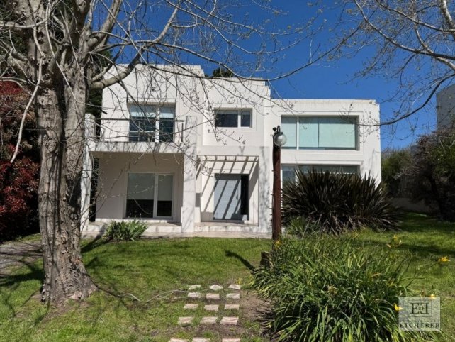 Casa 3 dorm, 247m² en Country Sierras del Tandil