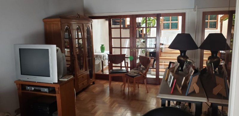 Casa 4 dorm, 250m² con garage — Irigoyen entre Montevideo y Pellegrini