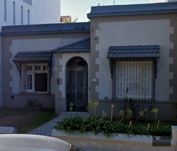 Casa céntrica en excelente lote de 160m²
