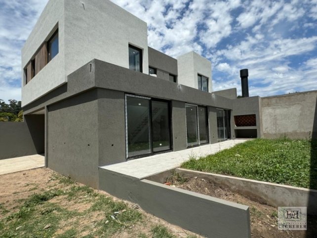 Casa 3 dorm, 170m² a estrenar con patio y cochera