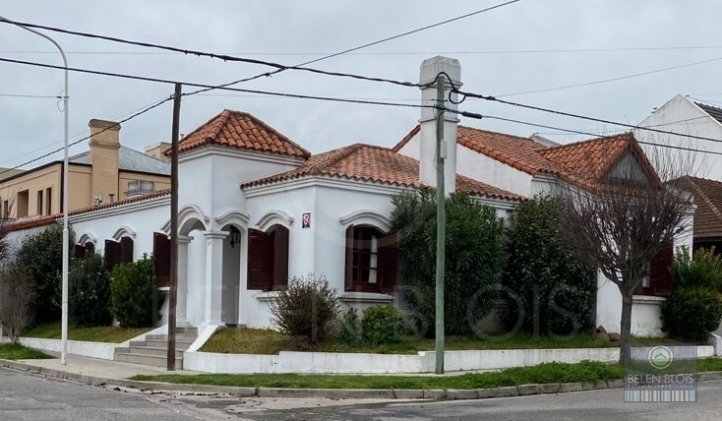 Casa en Venta en Roser al 1300, 200m², 3 dorm, 2 baños, Garage