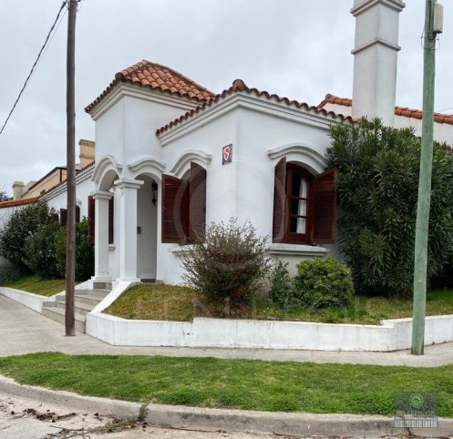 Casa en Venta en Roser al 1300, 200m², 3 dorm, 2 baños, Garage