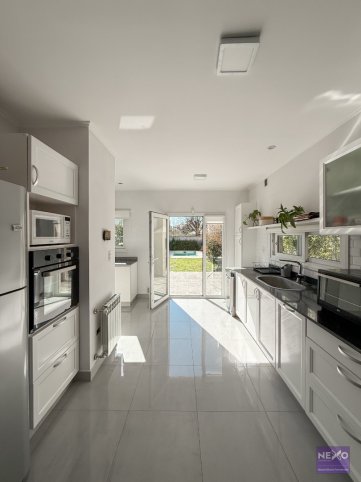 Casa 2 dorm, 150m² con pileta y cochera — 25 de mayo