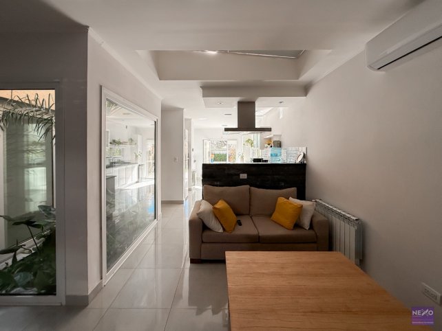 Casa 2 dorm, 150m² con pileta y cochera — 25 de mayo