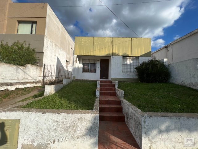 Casa en venta de 2 dorm, 80m² — Zona Av. Rivadavia