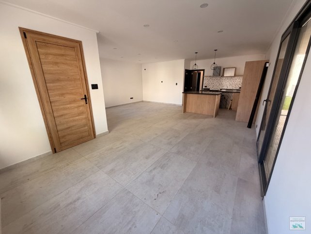 Casa moderna 3 dorm, 160m² con parque — Pinto al 1700