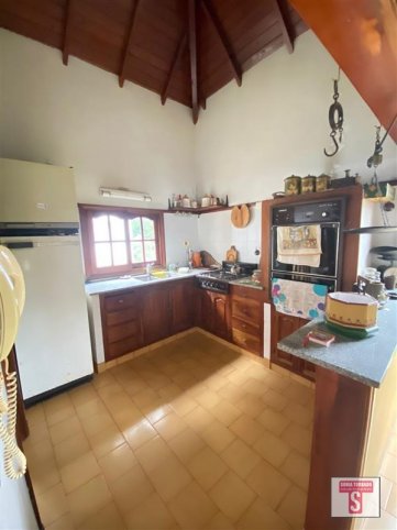 Casa 4 dorm, 220m² con garage — Fernandez de la Cruz y Lamadrid