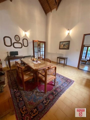 Casa 4 dorm, 220m² con garage — Fernandez de la Cruz y Lamadrid