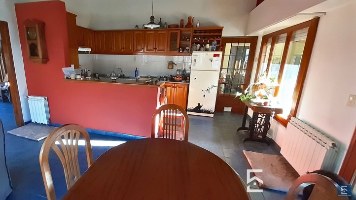 Casa 3 dorm, 240m² con cochera y pileta — Pellegrini 400