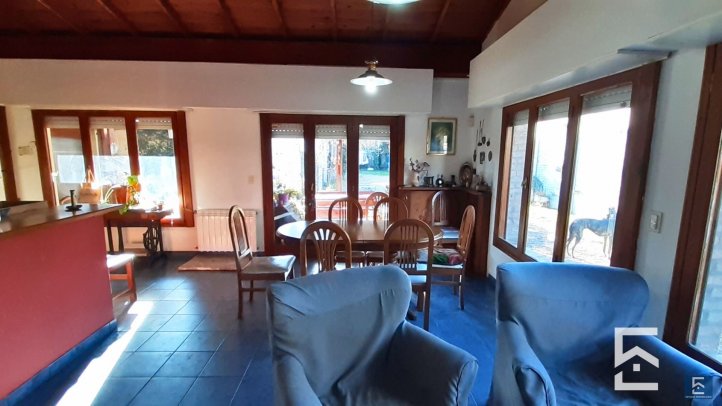 Casa 3 dorm, 240m² con cochera y pileta — Pellegrini 400