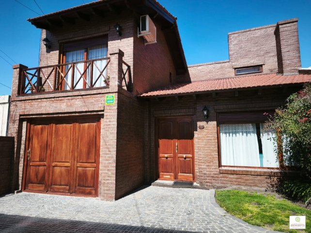 Casa 2 dorm, 140m² en Serrano 1469 con garage
