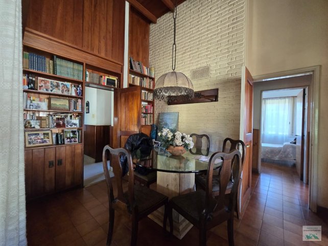 Casa 4 dorm, 191m² con pileta y jardín — Chile al 400