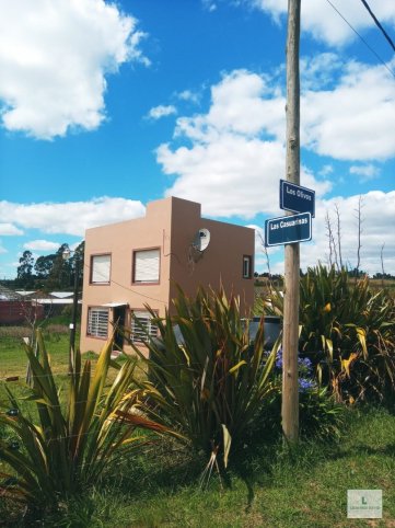 Casa en dos plantas, 83m², 2 dorm, 2 baños — Zona la porteña