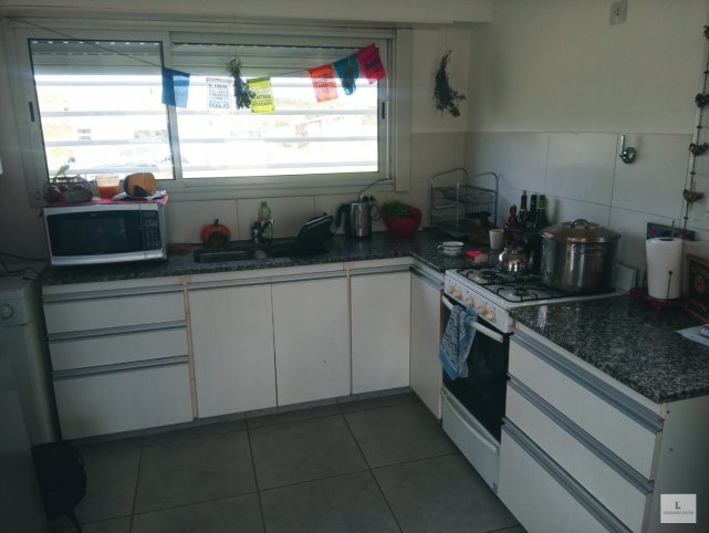 Casa en dos plantas, 83m², 2 dorm, 2 baños — Zona la porteña