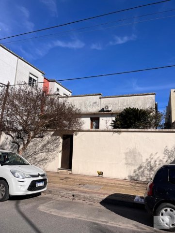 Casa en venta, 2 dorm, 150m², Alberdi 660