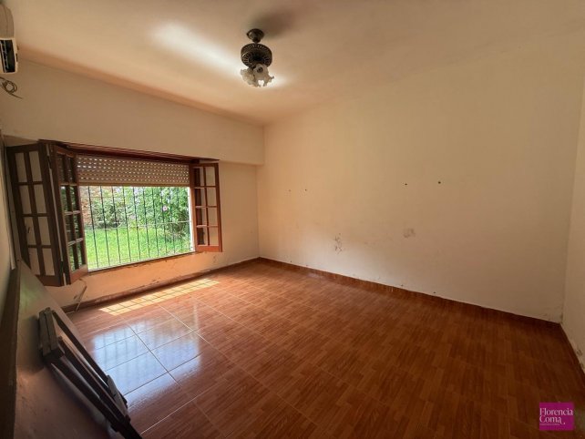Casa a reciclar 4 dorm, 271m² con garage — Paz 1200