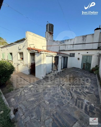 Casa 2 dorm, 140m² con garage — Fte. Independencia y Av. Avellaneda