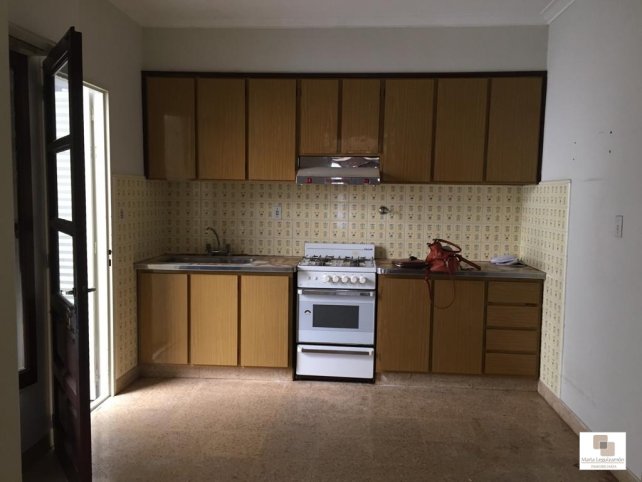 Casa en Venta 25 de Mayo Nº 161, 180m², 2 dorm, 2 baños, cochera para 2 autos