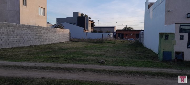 Lote en venta de 234m² en complejo cerrado cerca de ruta 226