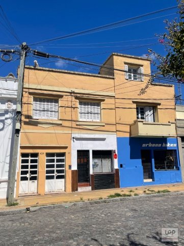 Casa céntrica en Venta!! Ideal para refaccionar. 280m²