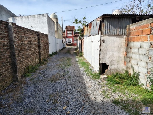 Casa 5 dorm, 400m² a remodelar — Lisandro de la Torre