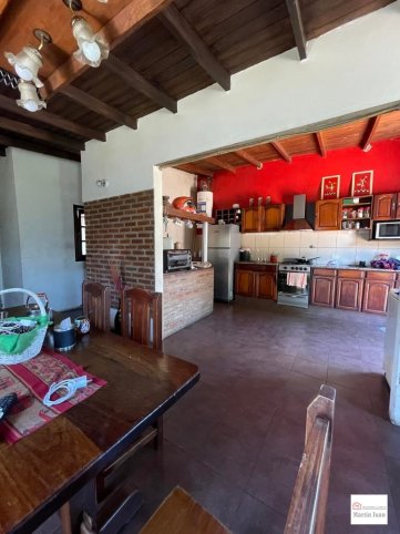 Casa 3 dorm, 111m² con galpón y patio — Nigro 700