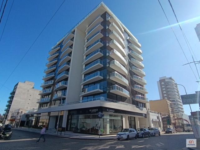 Depto 2 dorm, 104m² a estrenar con cochera y pileta — Alem esq. Mitre