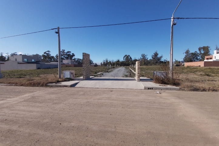 Lote en venta 300m² con todos los servicios — Caseros