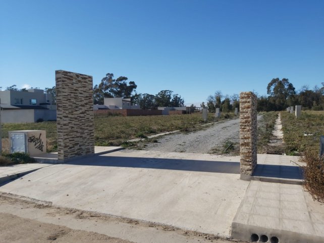 Lote en venta 300m² con todos los servicios — Caseros