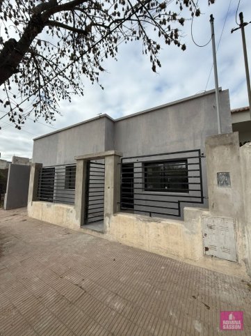 Casa 2 dorm, 110m² con garage — Garibaldi y Montiel