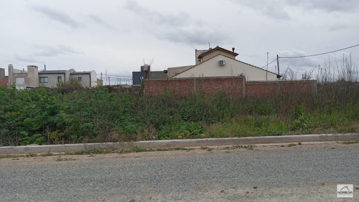 Lote en Venta 295m² con todos los servicios — Langueyu