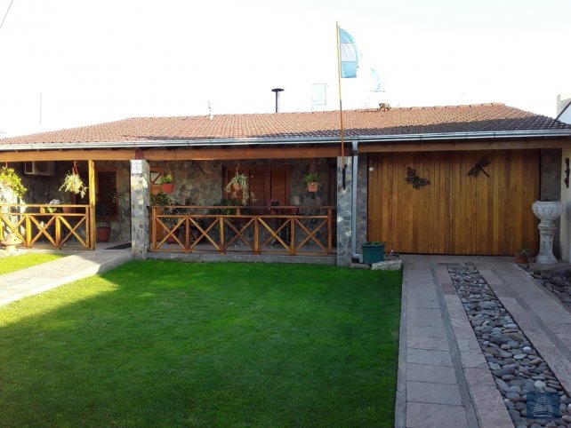 Casa en Machado 1712, 150m², 2 dorm, 1 baño, quincho/garaje para 2 autos