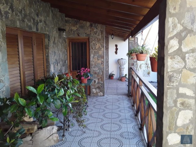 Casa en Machado 1712, 150m², 2 dorm, 1 baño, quincho/garaje para 2 autos