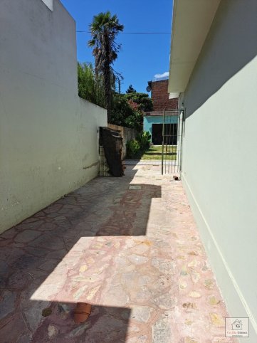 Casa en Montiel 227, 2 dorm, 80m², garage, amplio lote