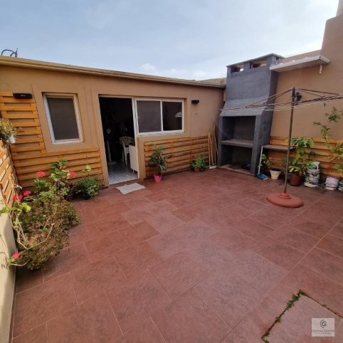 Casa en 3 pisos, 100m², 2 dorm, 1 baño, con garage — Av. Rivadavia 22