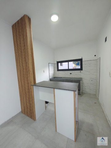 Casa en venta, 2 dorm, 2 baños, garage — Semicéntrica